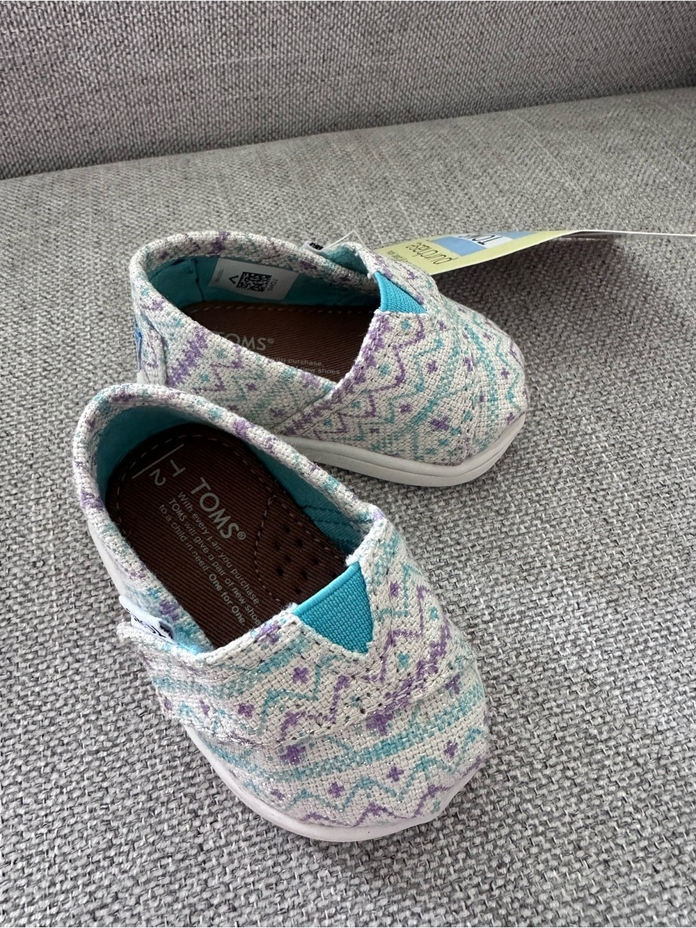 TOMS baby shoes size NWT